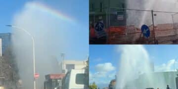 Pirri, la condotta idrica si rompe durante i lavori: impressionante getto d’acqua in via Calamattia