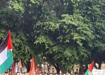 Cagliari, via Roma nuovamente nel caos: manifestazione non programmata blocca il traffico