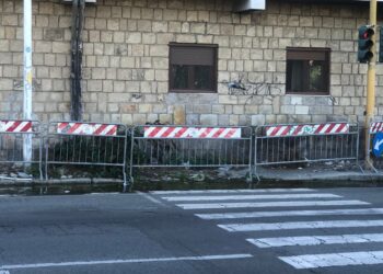 Cagliari, via Flavio Gioia tra liquami e puzza: “Una situazione che non può più aspettare”