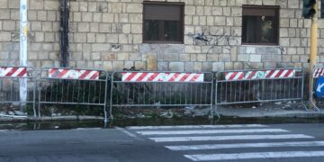 Cagliari, via Flavio Gioia tra liquami e puzza: “Una situazione che non può più aspettare”