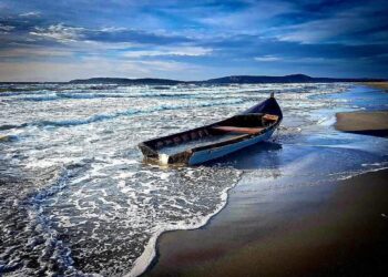 Dramma a Porto Pino, 21enne arriva privo di vita su un barchino