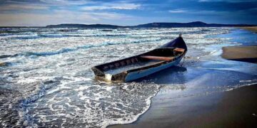 Dramma a Porto Pino, 21enne arriva privo di vita su un barchino