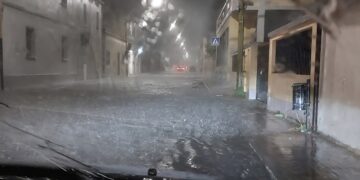 Serramanna sott’acqua dopo il temporale: strade allagate e automobilisti costretti a fermarsi