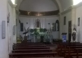 Elmas, il parroco smentisce la mamma del cresimando: “Impedimento dovuto all’unione civile”