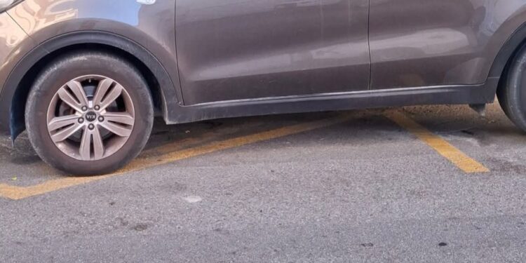 Parcheggi a Quartucciu, è guerra senza esclusione di colpi: “Biglietti e sputi sulle auto”