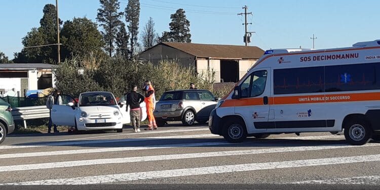 Carambola di auto alla ‘rotonda della morte’ di Decimomannu