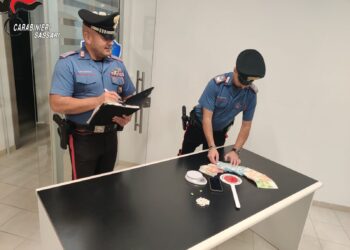 Sorpreso in casa con cocaina ed eroina, giovane in arresto a Valledoria