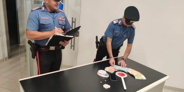 Sorpreso in casa con cocaina ed eroina, giovane in arresto a Valledoria