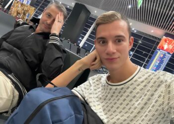 Volo per Cagliari in ritardo e la notte viene trascorsa in aeroporto: disavventura per due sardi