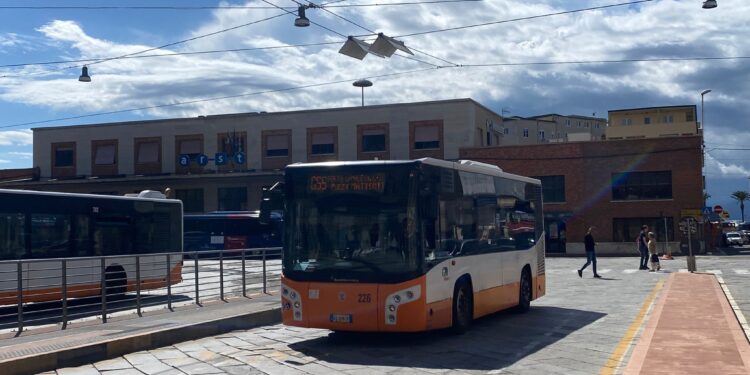 Cagliari, cittadini contro il Ctm per il capolinea in viale La Playa: scatta la protesta