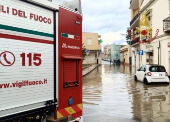 Maltempo nel Cagliaritano: automobilisti intrappolati, detriti nelle strade e ascensori allagati