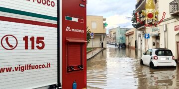 Maltempo nel Cagliaritano: automobilisti intrappolati, detriti nelle strade e ascensori allagati