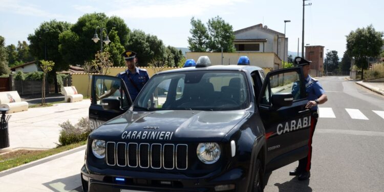 Uno rifiuta il drug test alla guida, l’altro viene trovato con arnesi da scasso: 2 giovani denunciati a Giba