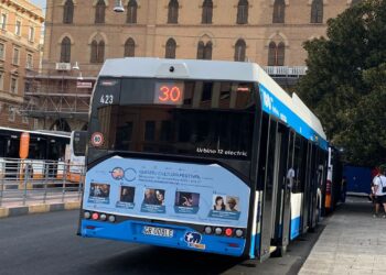 Cagliari, il pullman parlante del Ctm disturba la quiete pubblica: protestano i cittadini