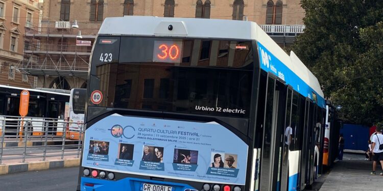 Cagliari, il pullman parlante del Ctm disturba la quiete pubblica: protestano i cittadini