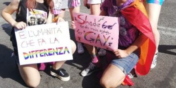 Elmas, niente cresima per un ragazzino perché il padrino è omosessuale: “Messaggio devastante”