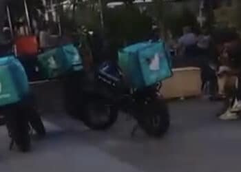 Cagliari, zone pedonali invase dalle biciclette elettriche: “Rischiamo di essere investiti”