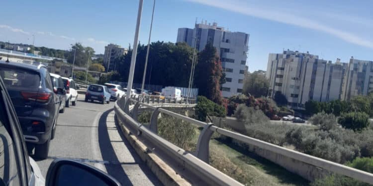 Cagliari, Asse Mediano in tilt, tre incidenti paralizzano il traffico: giornata da bollino rosso in città