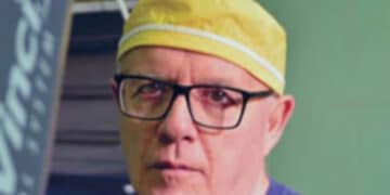 Cagliari, l’ex primario di urologia Mauro Frongia torna al Brotzu e lavorerà gratis