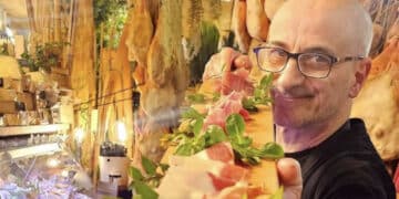 Quartu, sorpreso mentre ruba due salsicce: “L’ho fatto per fame”. Il proprietario: “Chiedere, non rubare”