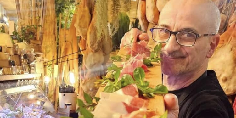 Quartu, sorpreso mentre ruba due salsicce: “L’ho fatto per fame”. Il proprietario: “Chiedere, non rubare”