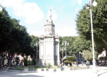 Cagliari, piazza del Carmine zona rossa e violata dai ladri: rubata una bicicletta dall’androne di un palazzo