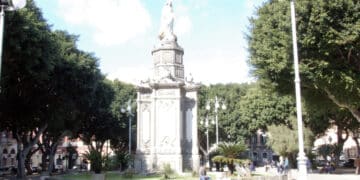 Cagliari, piazza del Carmine zona rossa e violata dai ladri: rubata una bicicletta dall’androne di un palazzo