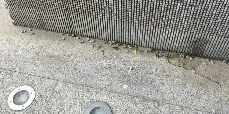 Cagliari, vandalizzata l’opera di Pinuccio Sciola in Piazza Gramsci