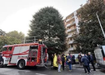Scoppia un incendio in un appartamento: morti due 80enni e il figlio