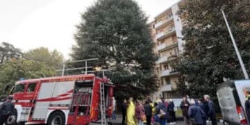 Scoppia un incendio in un appartamento: morti due 80enni e il figlio