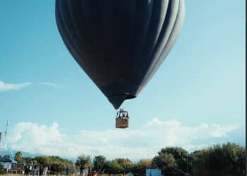 Grande successo per la prima giornata del Festival “Esperienze e Suoni d’Acqua”: migliaia di famiglie nel Parco di Molentargius tra arte, sport e voli in mongolfiera