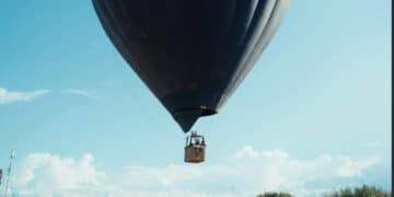 Grande successo per la prima giornata del Festival “Esperienze e Suoni d’Acqua”: migliaia di famiglie nel Parco di Molentargius tra arte, sport e voli in mongolfiera