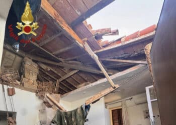 Paura a La Maddalena, cede il solaio di un appartamento di una palazzina