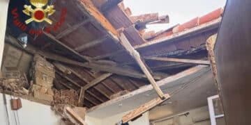 Paura a La Maddalena, cede il solaio di un appartamento di una palazzina