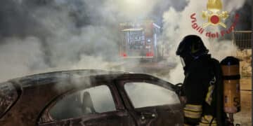 Auto incendiata nella periferia di Uta, accertamenti in corso