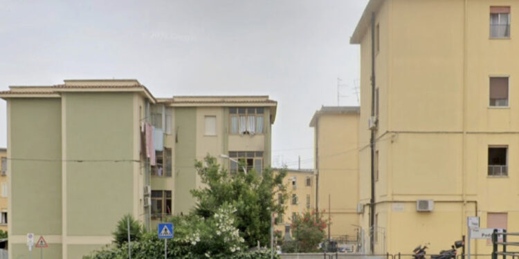 Cagliari, fogne ko e residenti costretti a vivere in casa con le finestre chiuse: “Non si respira”