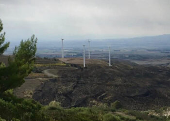 Villanovaforru, le pale intralciano il lavoro dei mezzi aerei antincendio: la denuncia del sindaco Maurizio Onnis