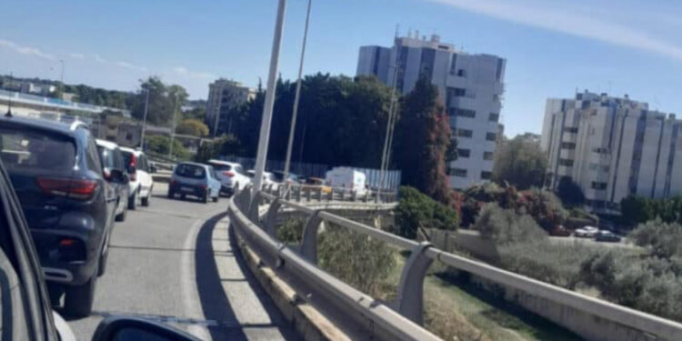 Cagliari, un incidente sull’Asse Mediano blocca la viabilità: traffico in tilt per ore