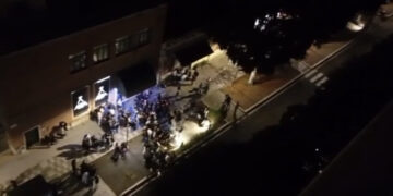 Cagliari fra urla, chiasso e schiamazzi sino alle 5 del mattino: la discoteca di viale Trieste toglie il sonno ai residenti (VIDEO)