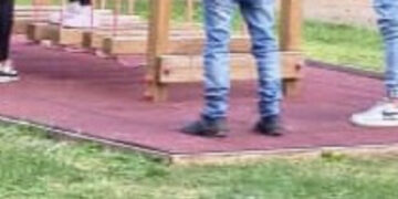 Cagliari, fumatori nelle aree giochi dei parchi pubblici: “Bisogna garantire un ambiente sano e sicuro ai bambini”