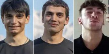 Si schiantano contro una fontana con l’auto dopo una serata: Nicola, Pietro e Riccardo muoiono a 20 anni