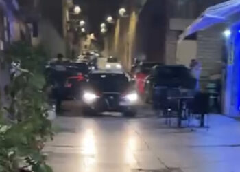 Cagliari, ancora caos alla Marina: rissa alle scalette di Sant’Eulalia (VIDEO)