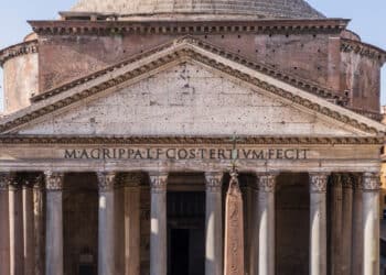 Tragedia a Roma: turista giapponese precipita dal Pantheon e muore