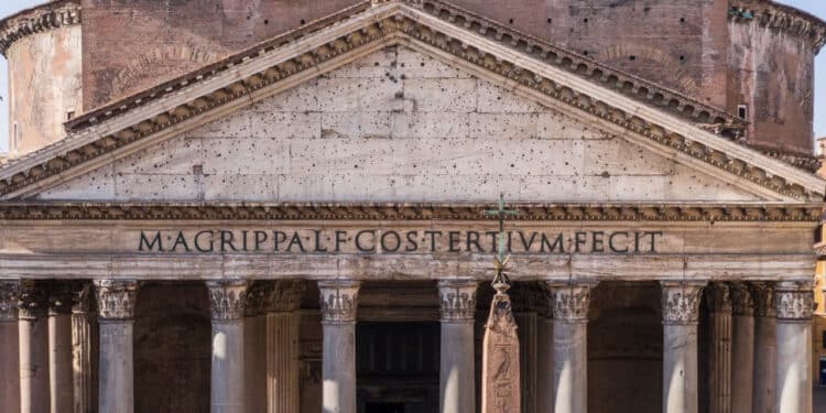 Tragedia a Roma: turista giapponese precipita dal Pantheon e muore
