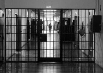 Detenuta resta incinta dopo l’incontro con il compagno: “Carceri italiane come Disneyland”