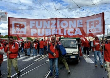 Manifestazione Cgil “Democrazia e lavoro”, più di 200mila in piazza a Roma