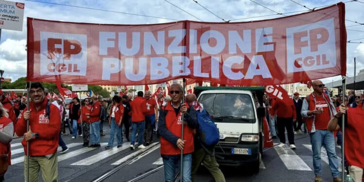 Manifestazione Cgil “Democrazia e lavoro”, più di 200mila in piazza a Roma