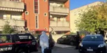 Muore a 33 anni accoltellata dall’ex: non aveva il braccialetto elettronico