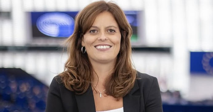 L’attacco del governo ungherese a Ilaria Salis, “dovrebbe essere in carcere”. Lei risponde: “Disconosciuti i diritti fondamentali della democrazia”