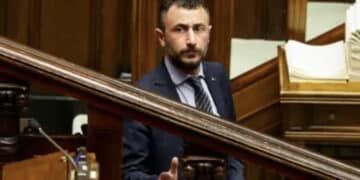 Ferisce un uomo sparando a Capodanno, condannato a 15 mesi l’ex deputato Emanuele Pozzolo